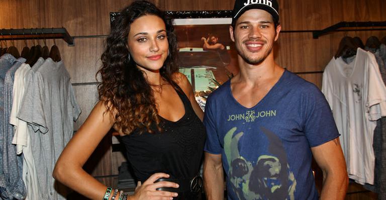 Juntos, José Loreto e Débora Nascimento farão festa de aniversário para filha, diz colunista