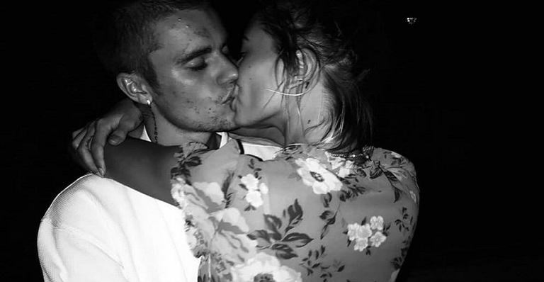 Justin Bieber se declara à esposa Hailey Baldwin com poema romântico