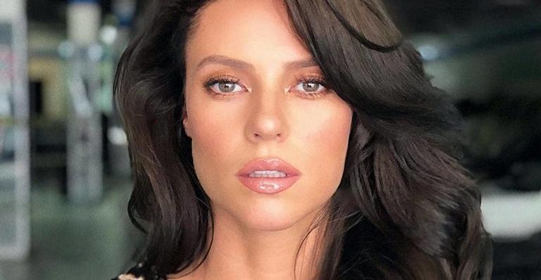Paolla Oliveira relembra foto em que aparece de shorts curtíssimo e deixa fãs encantados