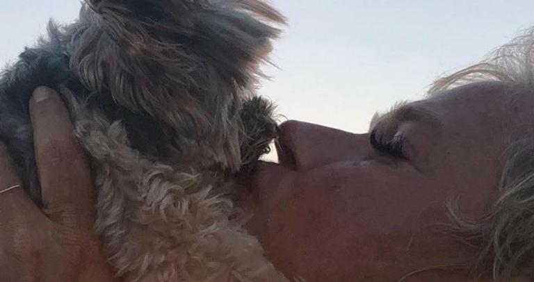 Xuxa Meneghel lamenta morte de cachorrinho de estimação e comove fãs