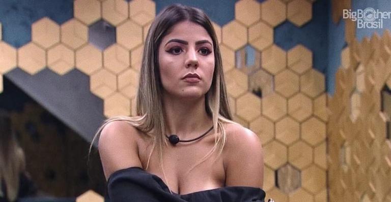 Hariany fica espantada ao ter primeiro contato com suas redes sociais; Entenda!