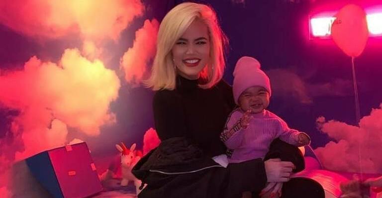 Khloé Kardashian não economizou e esbanjou balões luxuosos no aniversário da filha