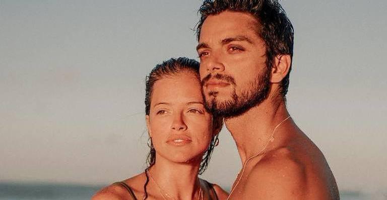 Agatha Moreira e Rodrigo Simas protagonizam encontro quente em praia no Rio de Janeiro