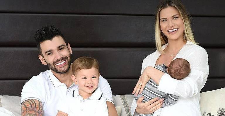 Andressa Suita surge com o caçula Samuel e fãs confundem com o irmão: ”Gêmeos”