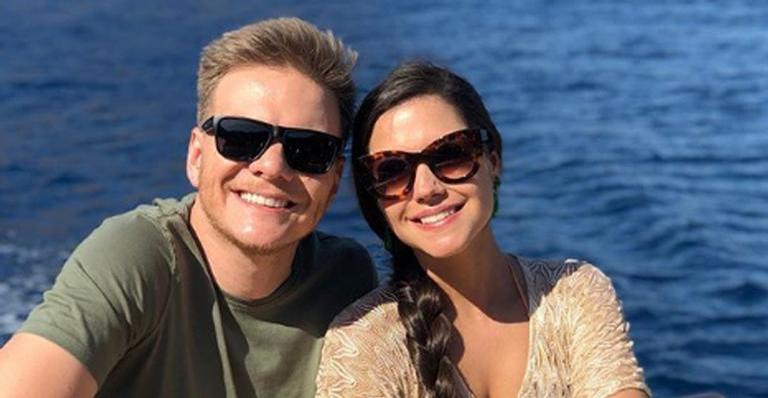 Michel Teló parabeniza Thais Fersoza com declaração de amor