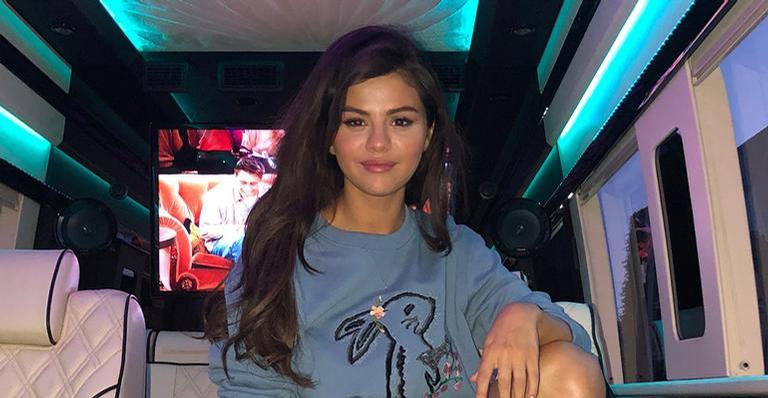 Selena Gomez volta aos palcos em aparição especial no Coachella