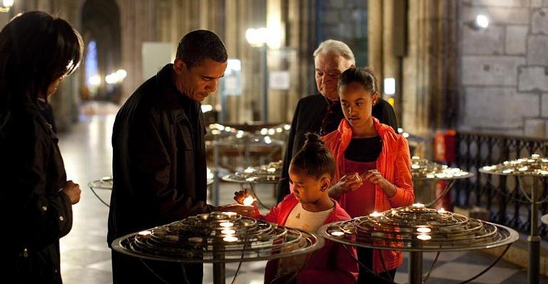 Barack Obama relembra visita à França e desabafa: ”Momento de luto”
