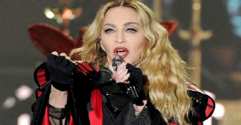 Madonna tem capa e lista de hits que comporão o seu mais novo projeto divulgados