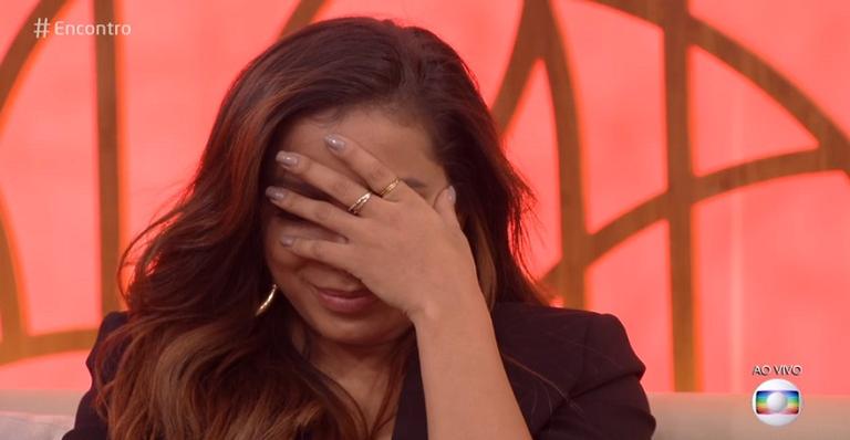 Convidada do Encontro deixa Anitta constrangida com declaração