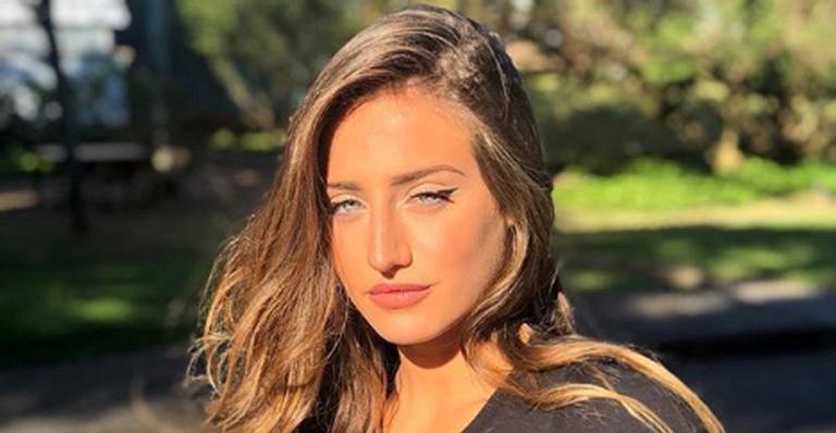 Bruna Griphao coloca corpão para jogo durante ensaio sensual de biquíni