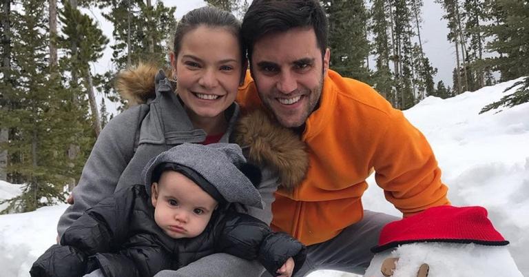 Em viagem de família, Milena Toscano curte com o filho de 7 meses na neve