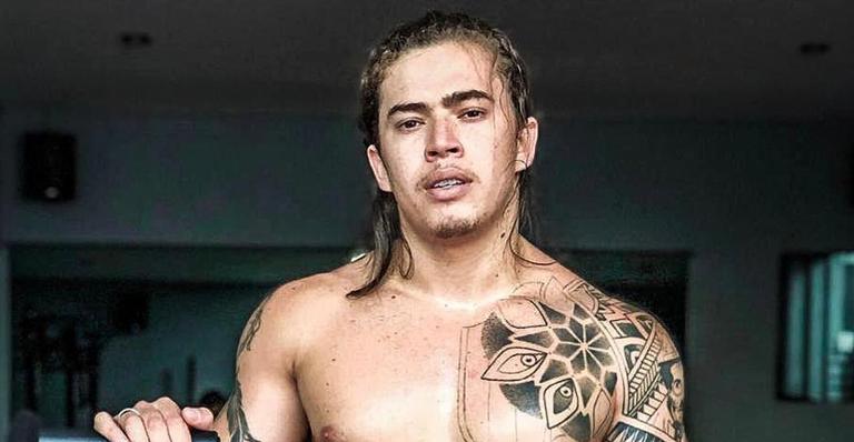 Whindersson Nunes tranquiliza fãs após cirurgia: ”Acordei zero”