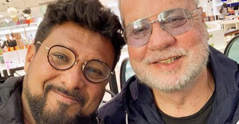 Luiz Fernando Guimarães curte viagem romântica com o marido