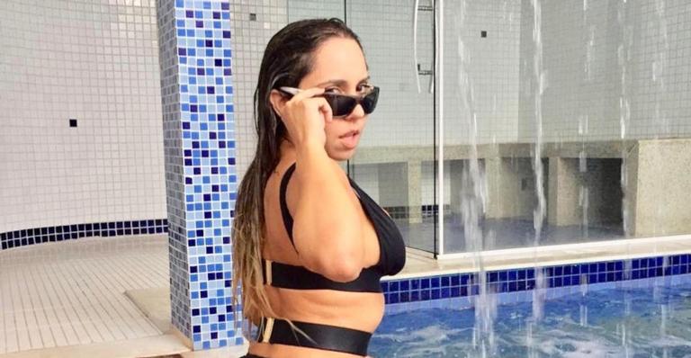 Mulher Melão mostra o que não deve ao abaixar biquininho: ”Vou dar trabalho, mundão”