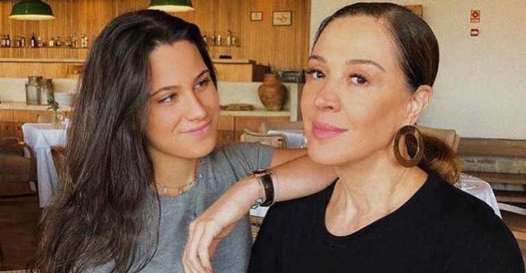 Claudia Raia ‘baba’ pela filha, Sophia: ”Tão maravilhoso ser sua mãe”
