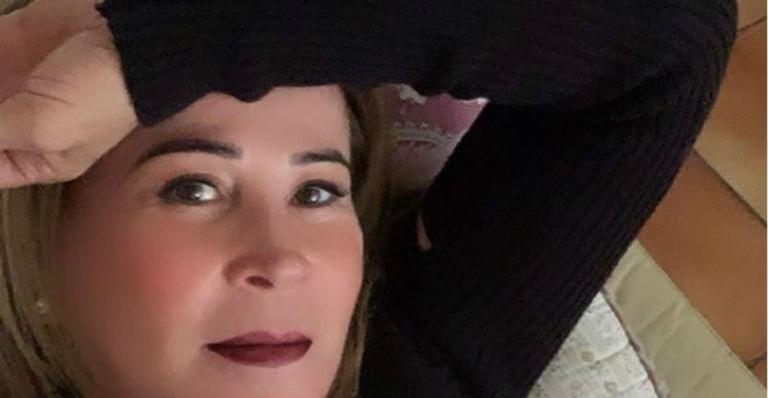 Aos 60 anos, Zilu Camargo exibe boa forma e é chamada por fãs de menininha