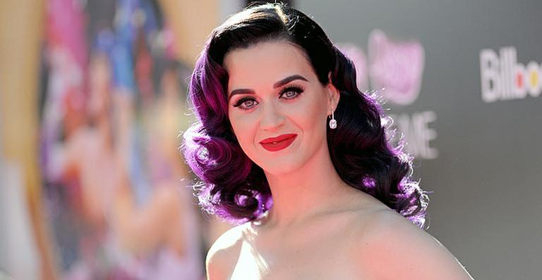 Katy Perry choca e aparece fantasiada de vilã da Disney em ‘American Idol’