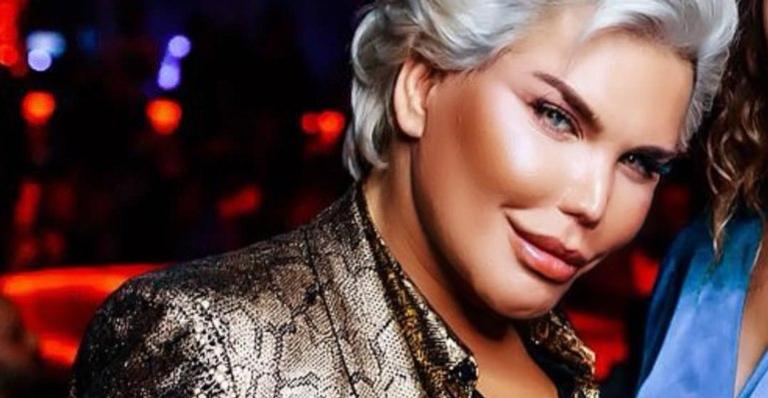 Ken humano posta foto sensual vestido de mulher e choca internautas