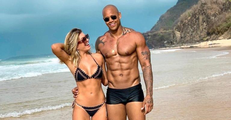 Lorena Improta posta declaração para Léo Santana e fã questiona reciprocidade do casal