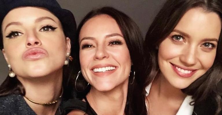 Paolla Oliveira tira foto com atrizes de a ”A Dona do Pedaço” e solta spoiler da novela