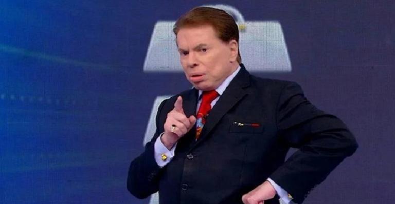 Silvio Santos esquenta o clima durante programa e deixa alerta para artistas: ”Usou, pagou”