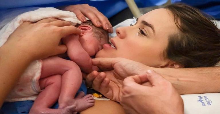 Thaeme impacta fãs ao mostrar tentativa de parto normal por 39 horas