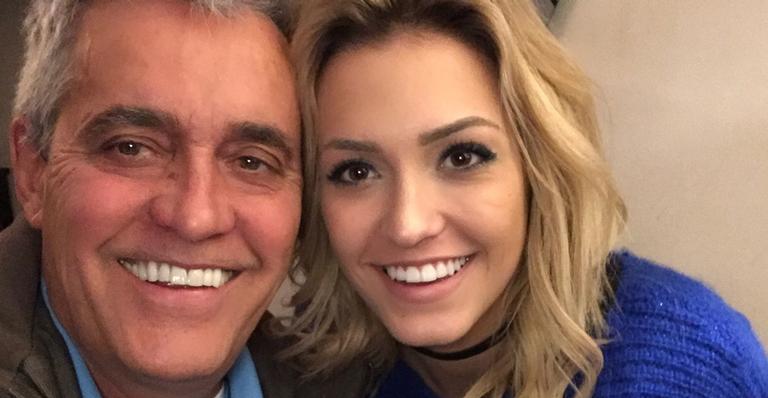 Filha de Mauro Naves, Raíssa, exibe barriguinha de grávida ao lado do namorado Henrique