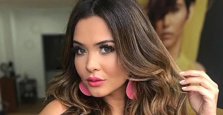 No México, Geisy Arruda exibe bumbum generoso em biquíni neon: ”Redondinho”