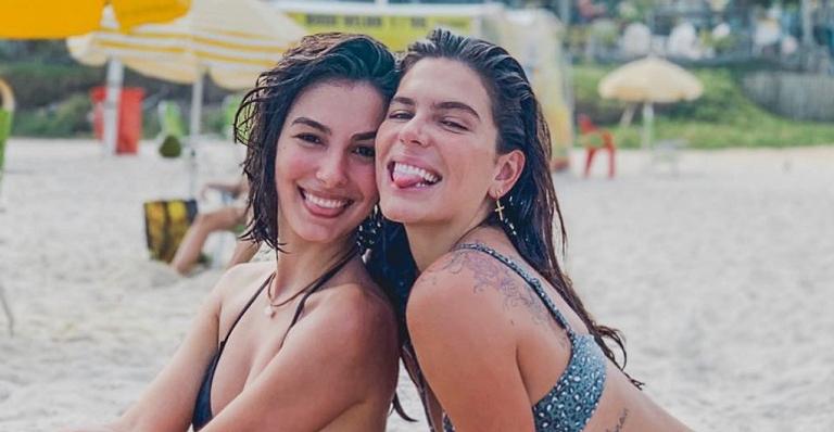 Mariana Goldfarb e Marina Moschen postam clique incrível em dia de praia