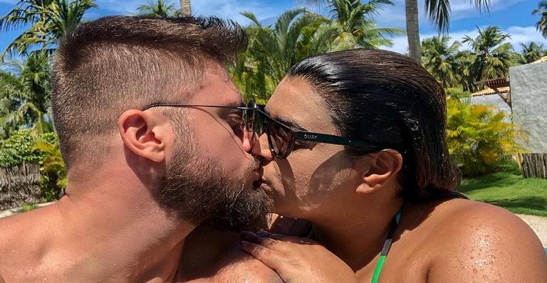‘Volume’ nas calças do marido de Preta Gil leva internautas ao delírio: ”É uma toalha enrolada”