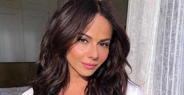 Viviane Araújo exibe bumbum na nuca e manda indireta: ”Gere a sua própria luz”