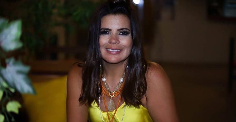Mara Maravilha relembra foto de 30 anos atrás e surpreende: ”Mesma carinha”