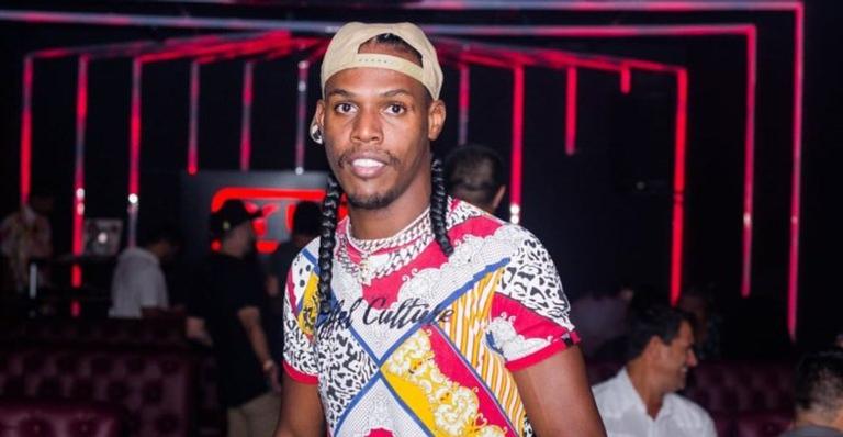 Após mudança de visual, Mc Kekel é atacado com comentários maldosos: ”Que cara ridículo”