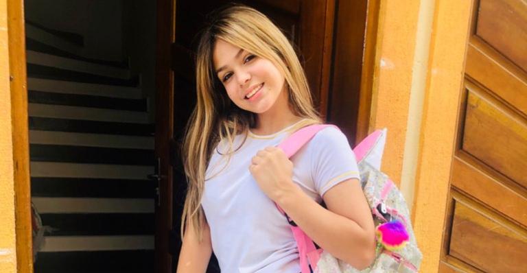 Ao compartilhar selfie, Mc Melody é criticada e causa climão: ”Nem parece que tem 12 anos”