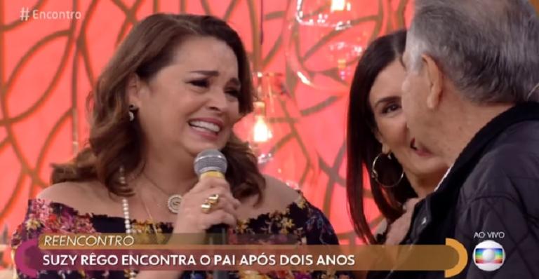 Suzy Rêgo protagoniza reencontro emocionante com seu pai e vai às lágrimas