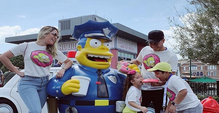 ‘Mini Wesley e Mini Thyane’, brincam fãs após foto encantadora da família de Safadão