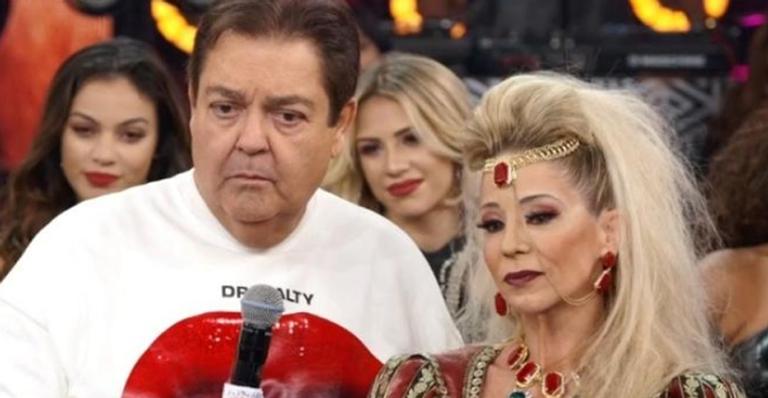 Dani Winits revolta a web ao revelar que sofreu preconceito por ser loira