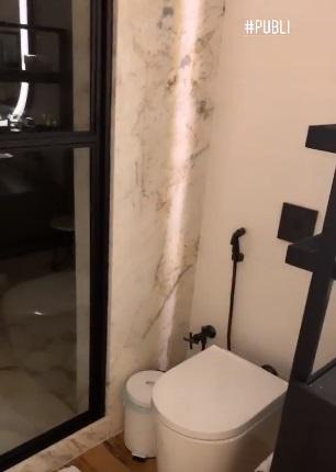 Bruna Marquezine exibe banheiro luxuoso de sua mansão