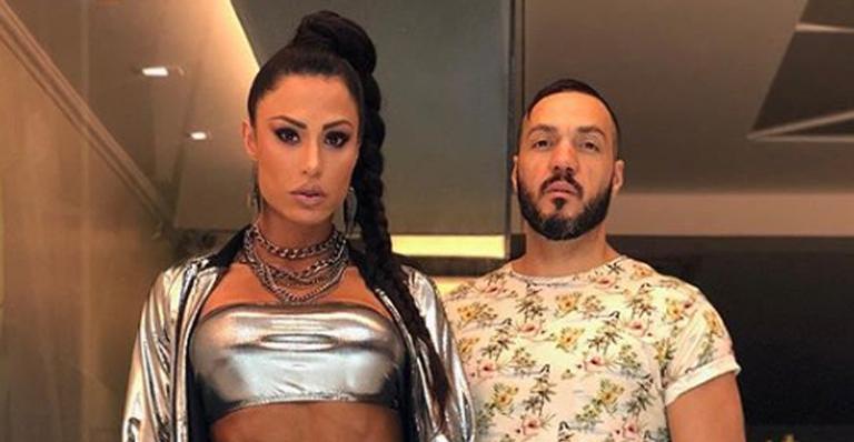 Em Londres, Gracyanne Barbosa ganha mão boba de Belo durante momento de paixão