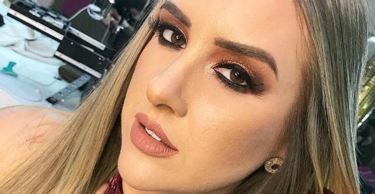 Ex-BBB Patrícia Leitte posa de biquíni e eleva a temperatura em clique sensual