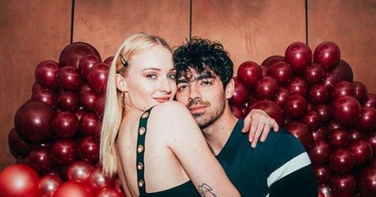 Joe Jonas e Sophie Turner se hospedam em resort luxuoso para lua de mel