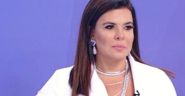 Mara Maravilha exagera na maquiagem e fãs reparam: ”Sobrancelha torta”