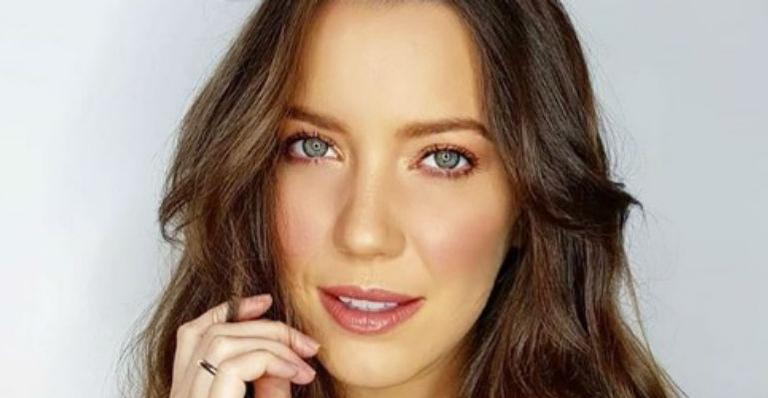 Nathalia Dill está noiva de músico e já aparece de aliança em lançamento de novela