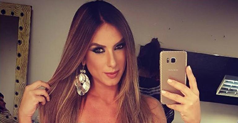 Sem saber da morte do cunhado, Nicole Bahls se atrapalha e paga mico no Power Couple