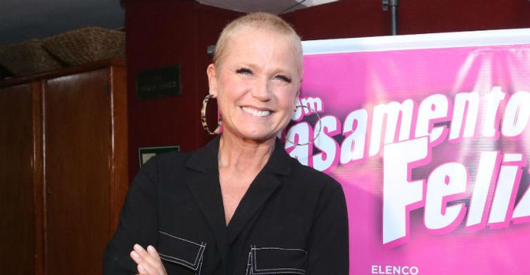 Em estreia de Junno, Xuxa protagoniza beijaço e comenta sobre ataques