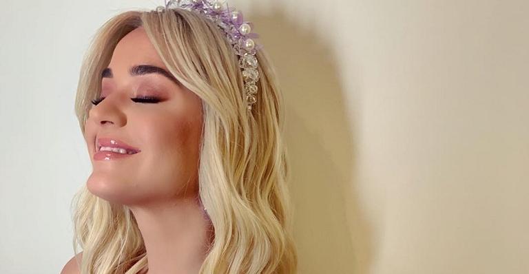 Katy Perry protagoniza chegada literalmente iluminada ao Met Gala 2019