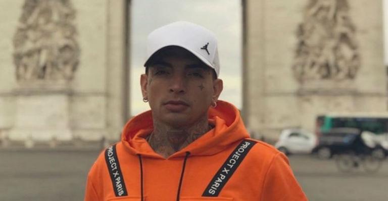MC Guimê viaja para Paris e desabafa: ”Sou um guerreiro extraordinário”