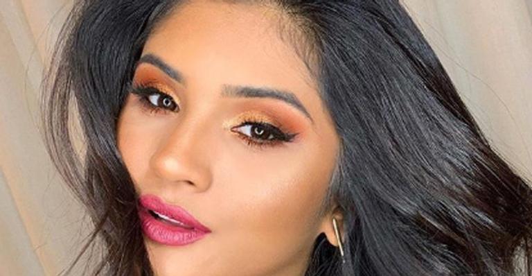 Apaixonada, Mileide Mihaile troca beijos com o namorado Wallas Arrais