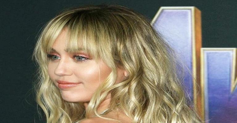 Miley Cyrus aposta em look ousado para chegada no Met Gala 2019