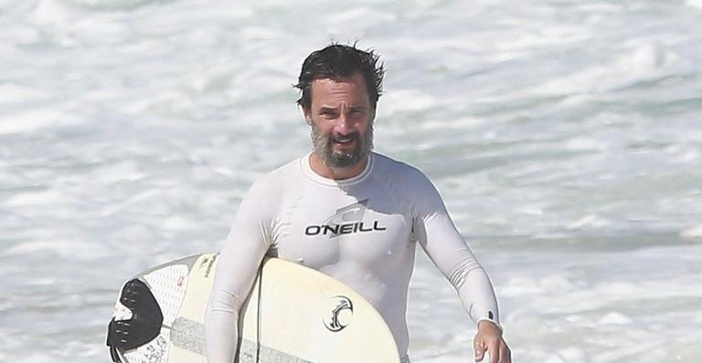 Rodrigo Santoro impressiona com físico definido durante tarde de lazer no Rio de Janeiro